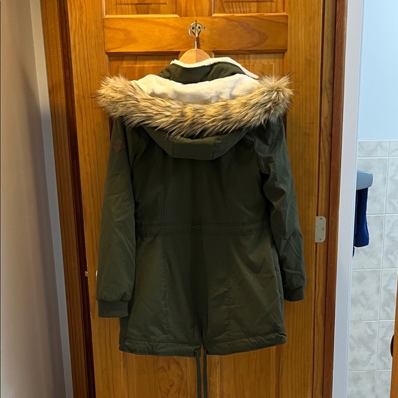 Hollister Olive Parka with Faux Fur Trim - Picture 4 of 13